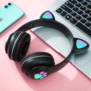 Black wireless headphone with long battery life and fast charging