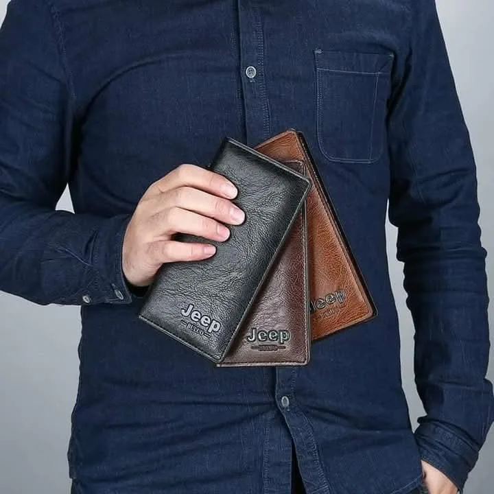 Lifestyle photo – man holding leather wallet