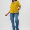 Lifestyle outfit with straight fit mid wash cargo jeans