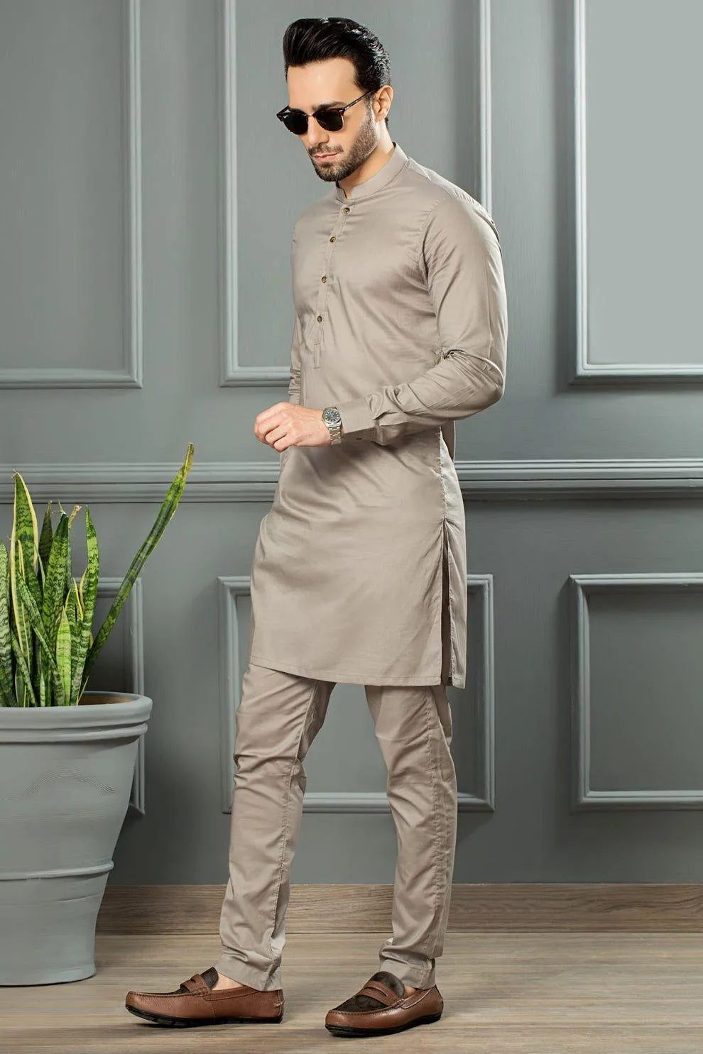 Men’s grey wash & wear plain shalwar kameez – front view